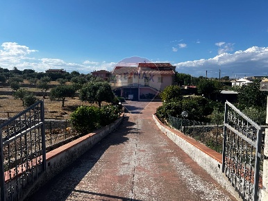 Foto Villa singola in via pietre nere cava ispica, Modica di 384 m²