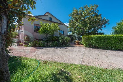 Foto Casa indipendente in Via Quartora I, Colfelice di 330 m² con 12 locali