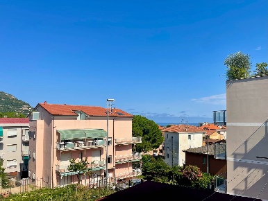 Foto Appartamento in Via San Domenico, Pietra Ligure Centro di 68 m²