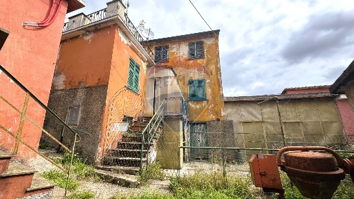 Foto Villa bifamiliare in Frazione Castello, Lumarzo Centro di 163 m²