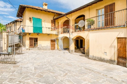 Foto Appartamento in VIA MOLINA, Barasso di 64 m² con 2 locali in vendita