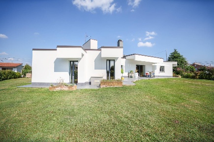 Foto Villa singola in Strada dell'Alpina, San Benigno Canavese di 245 m²