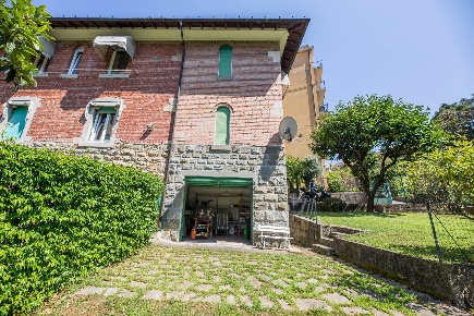Foto Appartamento in Via Priaruggia, Genova Quarto di 100 m² con 6 locali