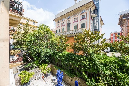 Foto Appartamento in Via Albaro, Genova Albaro di 135 m² con 8 locali