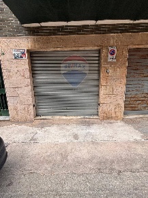 Foto Box in via nino di franco, Augusta Centro di 270 m² con 3 locali