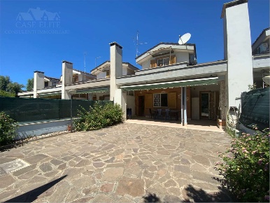 Foto Appartamento a Ardea di 85 m² con 5 locali in vendita