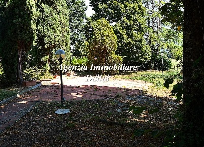 Foto Attività commerciale in Piazza Cavour, Barberino di Mugello Centro