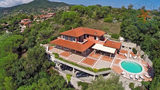 Foto Villa unifamiliare a Portoferraio di 400 m² con 10 locali in vendita