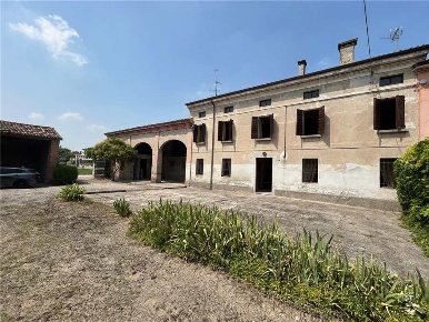 Foto Rustico in Via Villa Belgiardino 41, Ceresara di 900 m² con 14 locali