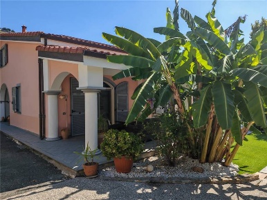 Foto Casa indipendente in Via Duca degli Abruzzi, Sanremo di 240 m²