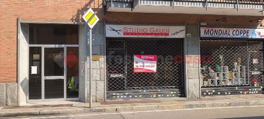 Foto Negozio in Piave, Pinerolo Centro di 70 m² con 1 locali in affitto