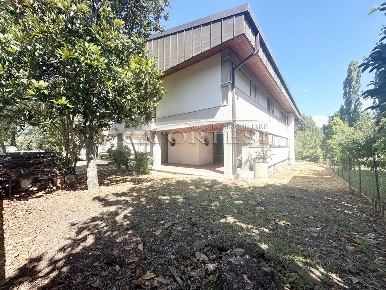 Foto Casale a Città di Castello di 660 m² con 15 locali in vendita