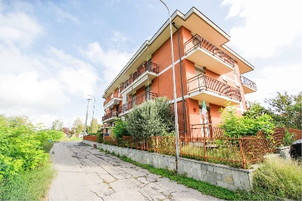 Foto Appartamento in Via Dondana, Montanaro di 100 m² con 4 locali