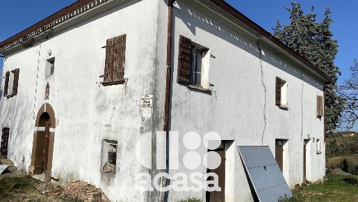 Foto Rustico a Santarcangelo di Romagna di 400 m² con 18 locali in vendita