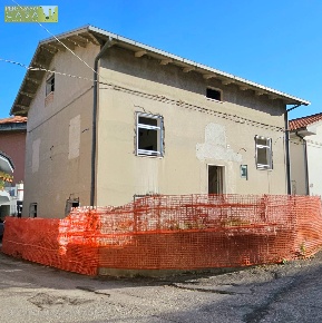 Foto Casa indipendente a Teramo Centro di 202 m² con 9 locali in vendita