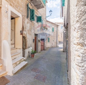 Foto Appartamento in Via Montebello, Ischia di Castro di 101 m² in vendita