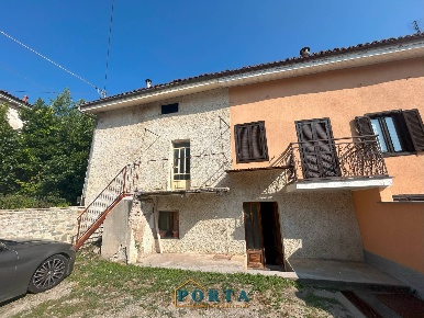 Foto Rustico in Via Roma, Rocca Cigliè di 180 m² con 6 locali in vendita