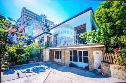 Foto Villa unifamiliare in via flesia, Sanremo Foce - Semeria di 110 m²