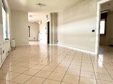 Foto Ufficio a Brescia Brescia Due di 240 m² con 6 locali in affitto