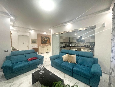 Foto Appartamento in Via Leonardo da Vinci 302, Palermo di 214 m²
