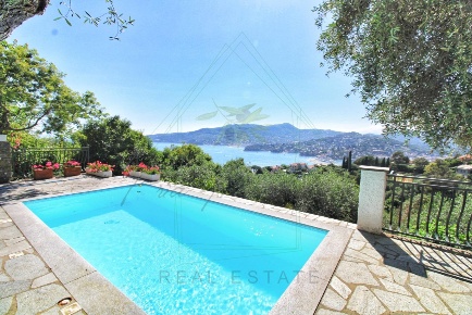 Foto Villa unifamiliare in Salita Sant'Ambrogio 8, Rapallo Centro di 150 m²