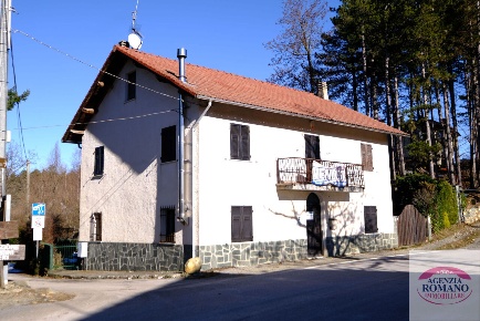 Foto Villa singola in Via Savona 47, Urbe Monta di 237 m² con 10 locali