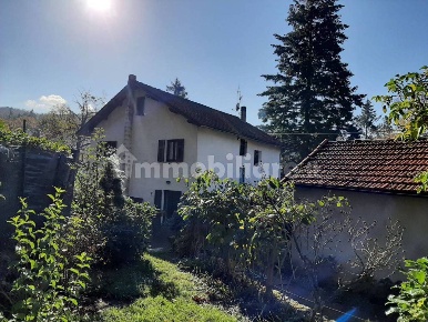 Foto Villa singola in Via Savona 47, Urbe Monta di 237 m² con 10 locali