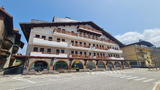 Foto Appartamento in via Romeo Sartori, Roana Centro di 65 m² con 4 locali