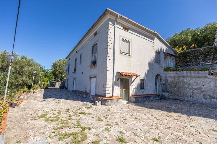 Foto Rustico a Ascea di 350 m² con 11 locali in vendita