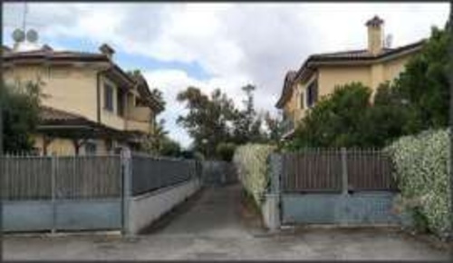 Foto Appartamento in VIA FEDRO, Latina Borgo Carso di 100 m² con 6 locali