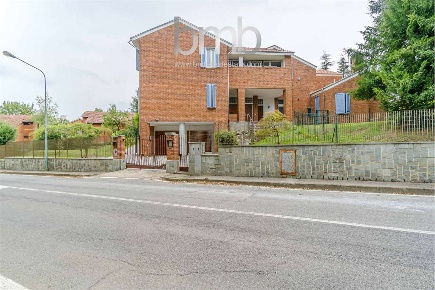 Foto Appartamento in via Roaschia 137, Chieri Roaschia di 220 m² in affitto