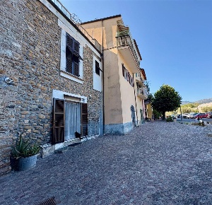 Foto Appartamento a Villanova d'Albenga Centro di 127 m² con 4 locali