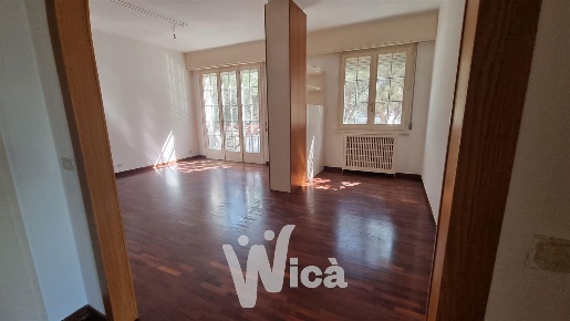 Foto Appartamento a Cesenatico di 110 m² con 4 locali in vendita