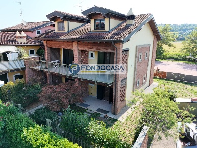 Foto Villa bifamiliare in Via Malocco di sotto, Lonato del Garda di 168 m²
