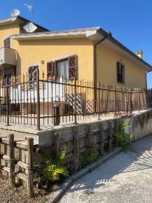 Foto Appartamento in isola centipera, Genga di 60 m² con 4 locali