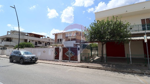 Foto Villa bifamiliare a Ginosa Marina Di Ginosa di 500 m² con 10 locali