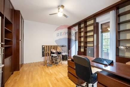 Foto Appartamento in Viale Tibaldi, Milano Corso San Gottardo di 191 m²