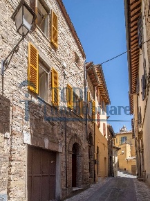 Foto Appartamento in via pozzo beccaro, Todi Centro di 150 m² con 5 locali