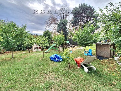 Foto Casa indipendente a Osimo di 330 m² con 10 locali in vendita
