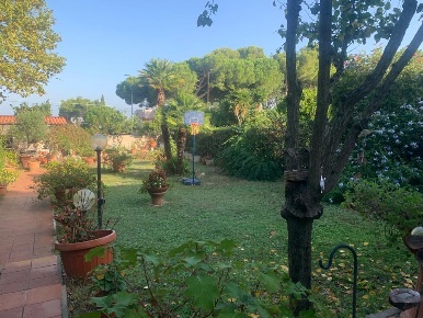 Foto Villa a schiera a Livorno Montenero Basso - Montenero Alto di 300 m²