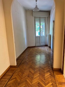 Foto Appartamento a Parma Centro Storico di 95 m² con 6 locali in vendita