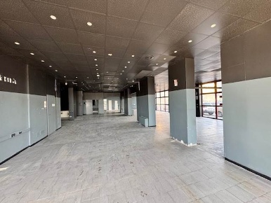 Foto Negozio a Parma San Lazzaro di 340 m² con 6 locali in vendita