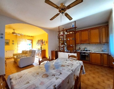 Foto Appartamento a Castagneto Carducci Centro di 92 m² con 5 locali