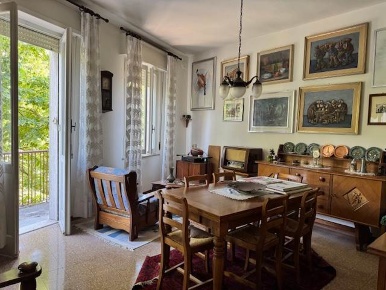 Foto Appartamento a Parma Centro Storico di 95 m² con 6 locali in vendita