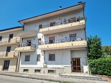Foto Appartamento in Via Arcella 65, Montefredane di 100 m² con 5 locali