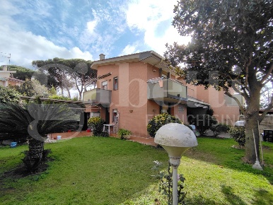 Foto Villa bifamiliare in Via delle bouganvillae 17a, Anzio di 123 m²