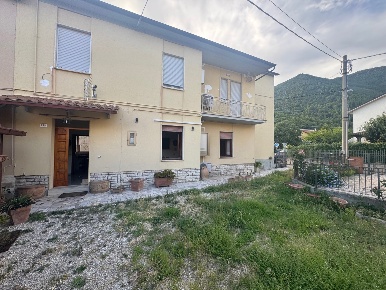 Foto Appartamento in Via Appartamento con giardino in via Trevi 174, Terni