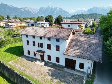 Foto Villa singola in Via Le Mure, Sedico Centro di 180 m² con 9 locali