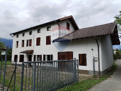 Foto Villa singola in Via Le Mure, Sedico Centro di 180 m² con 9 locali