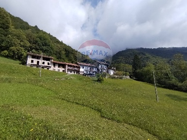 Foto Appartamento in Via Bossana, Cesiomaggiore di 100 m² con 5 locali